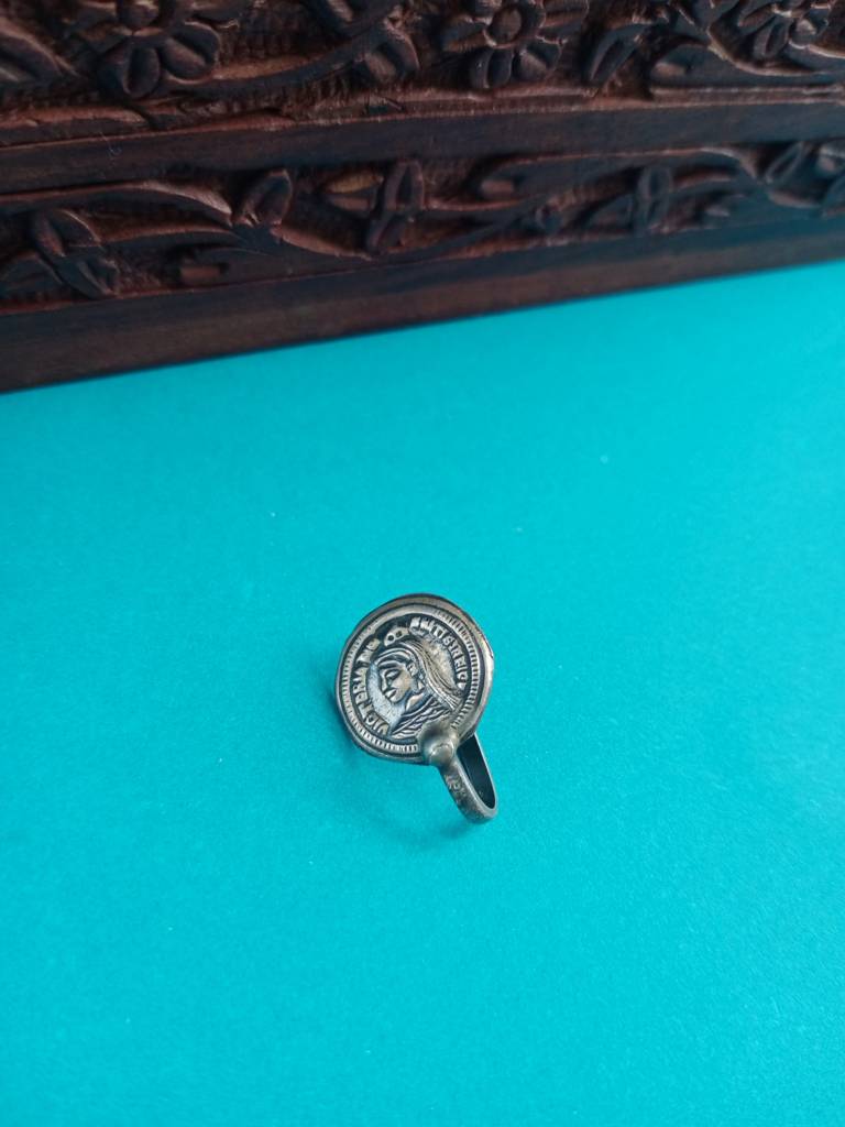 Firoza Silver Queen Victoria Coin Nosepin : SILVERNP1210
