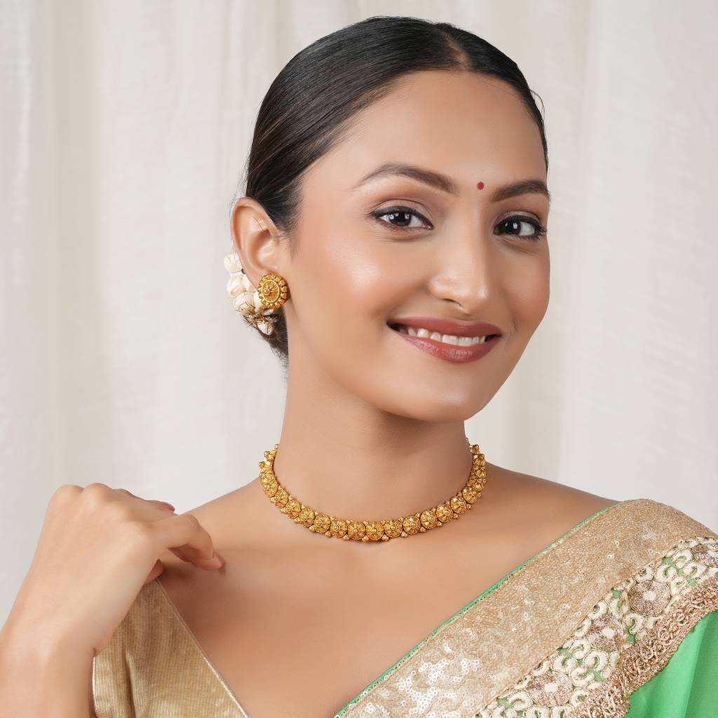 Cute Sleek Antique Plain Gold Choker Necklace Set : SJ393