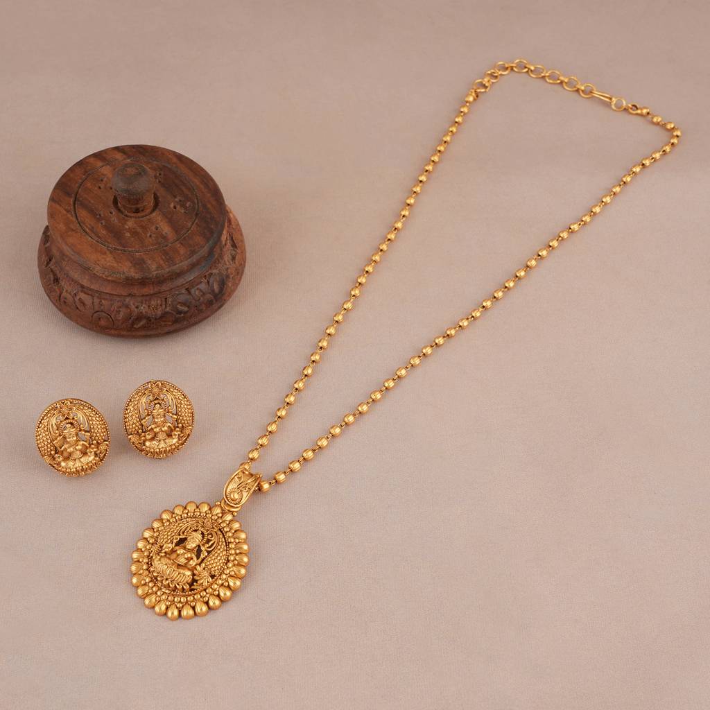 Cute Elegant Plain Antique Gold Maa Lakshmi Pendant Set I Temple Jewellery : SJ418
