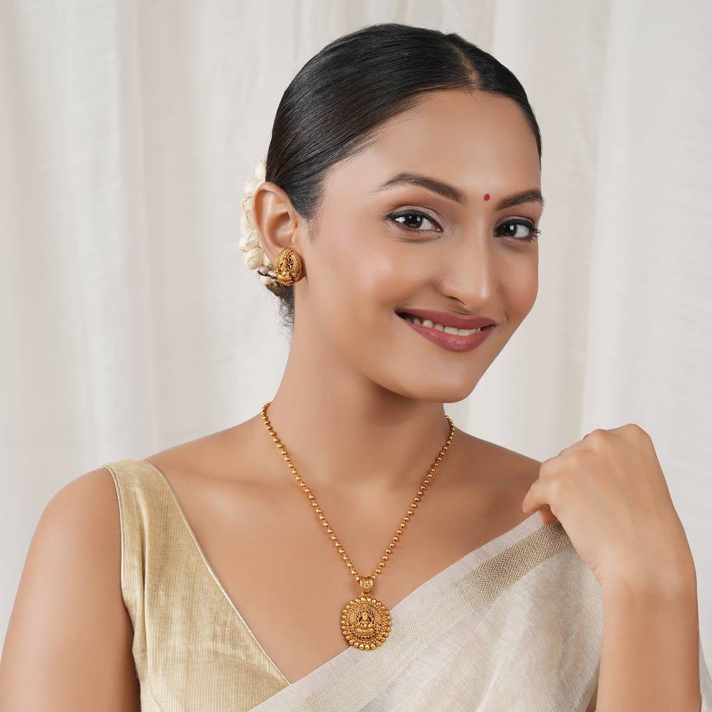 Cute Elegant Plain Antique Gold Maa Lakshmi Pendant Set I Temple Jewellery : SJ418