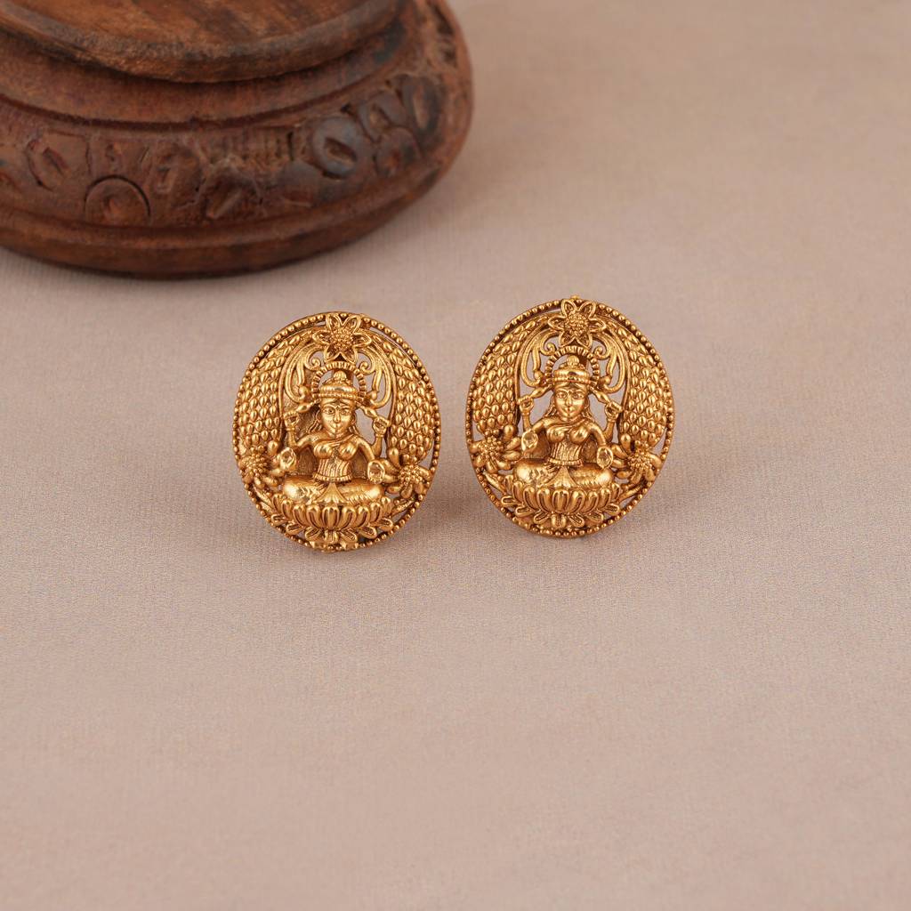 Cute Elegant Plain Antique Gold Maa Lakshmi Pendant Set I Temple Jewellery : SJ418