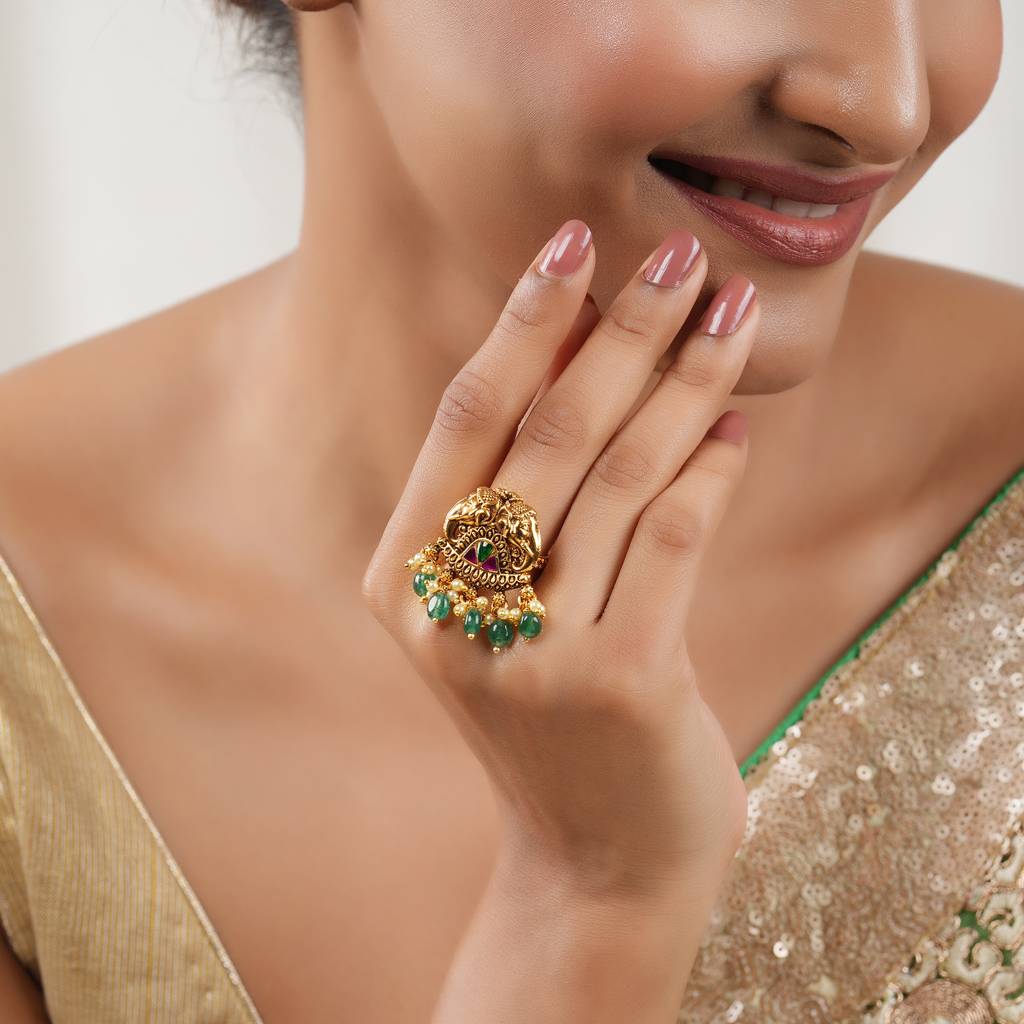 Stunning Emerald Stone Antique Gold Finger Ring : SJ419