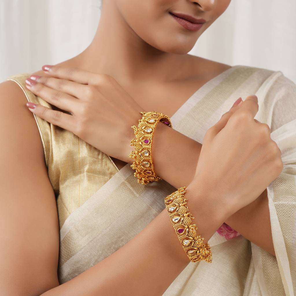 Beautiful Kundan Antique Gold Stone Bangle Set : SJ426