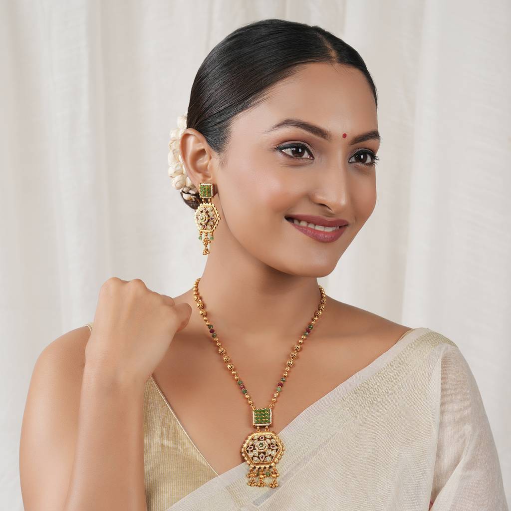 Long Antique Gold Stone Rajwadi Pendant Necklace Set : SJ442