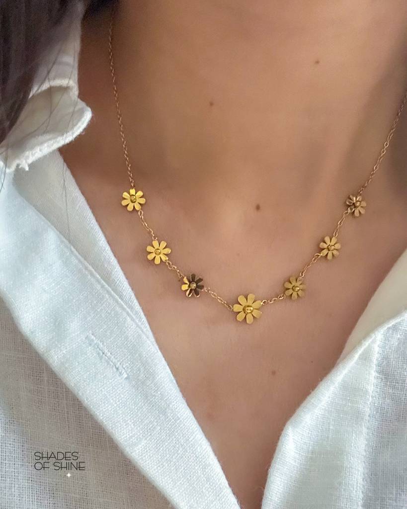 Gold Plated Stainless Steel Sara Flower Necklace : (S)N-FL-1-0