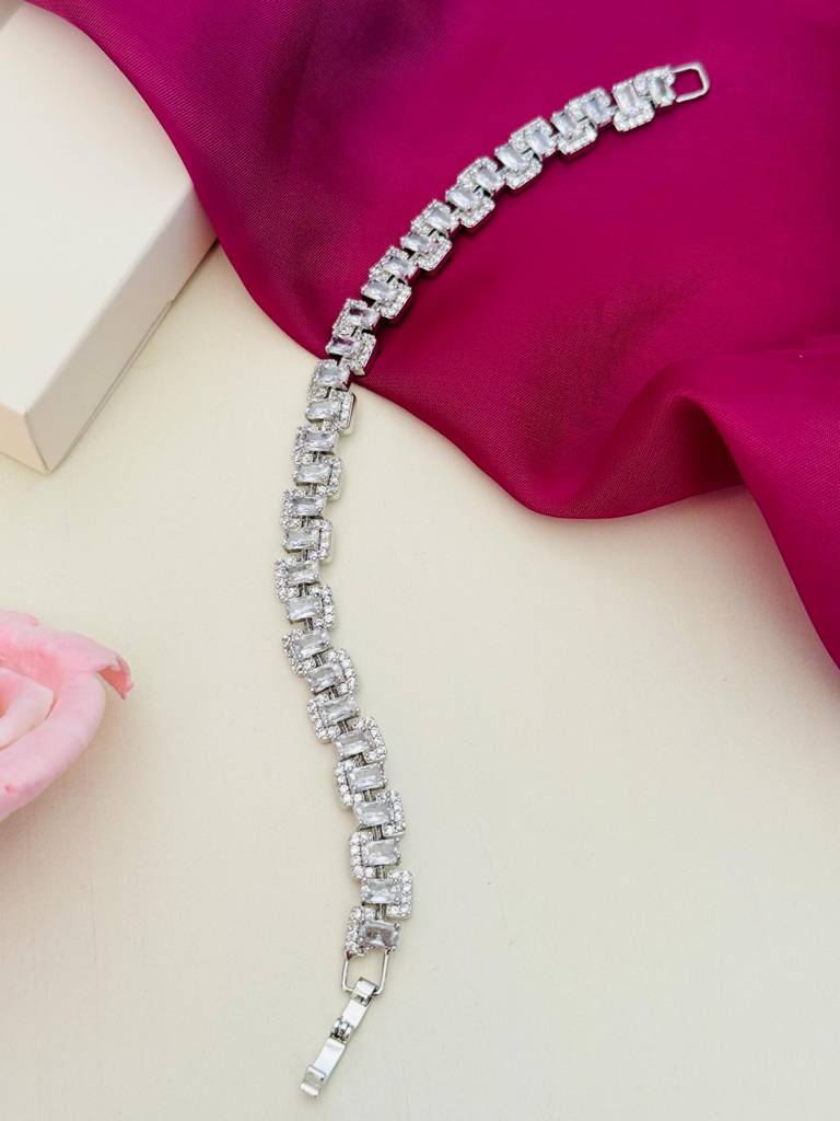 Silver-Plated Abstract American Diamond Women Hand Bracelet-Spcbbr1348R01 : SPCBBR1348R01