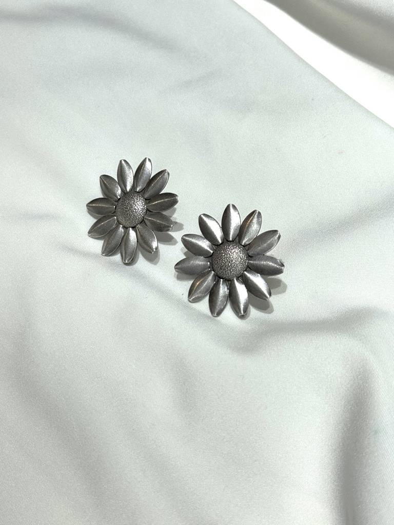 Sunflower Stud Earrings : SPPSEARSTUD03