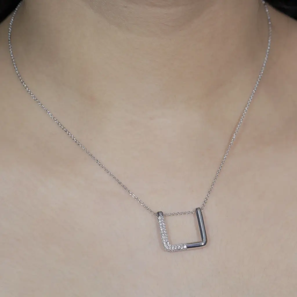 Lustorous Square Pendant : SPS041
