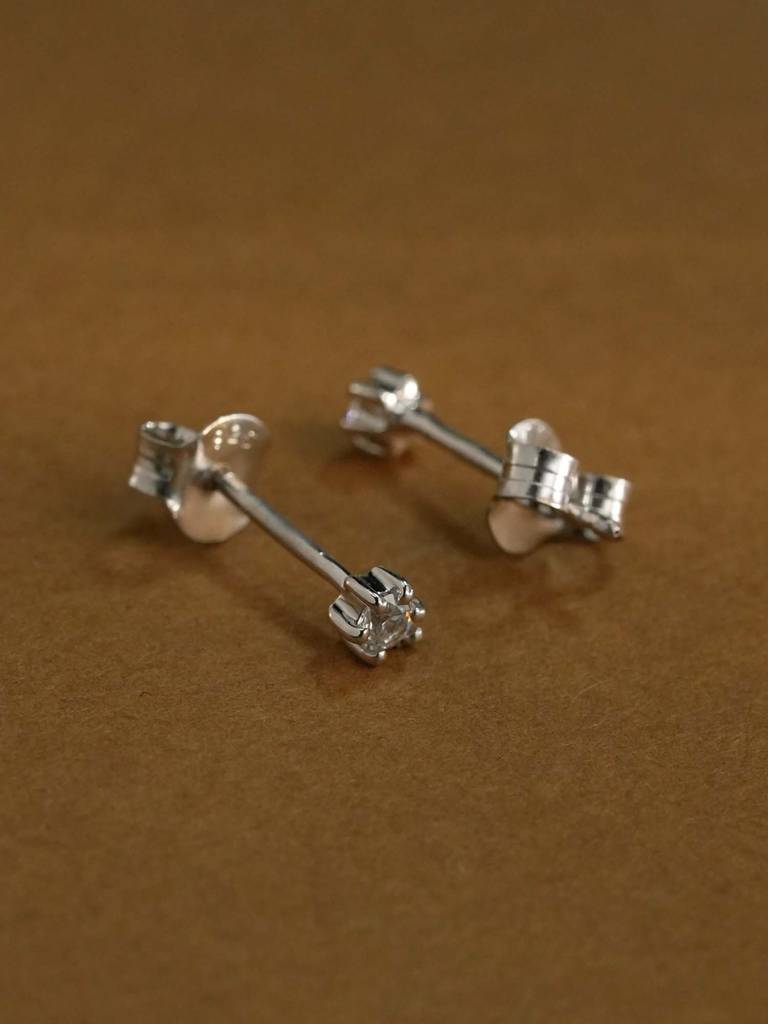 925 Sterling Silver Classic Cz Stud Earrings : SRWER140