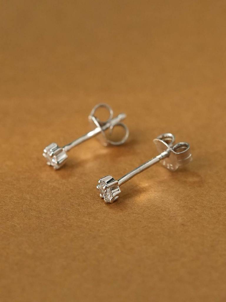 925 Sterling Silver Classic Cz Stud Earrings : SRWER140