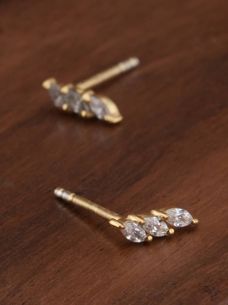 925 Sterling Silver Minimalist Flare Studs : SRWER14