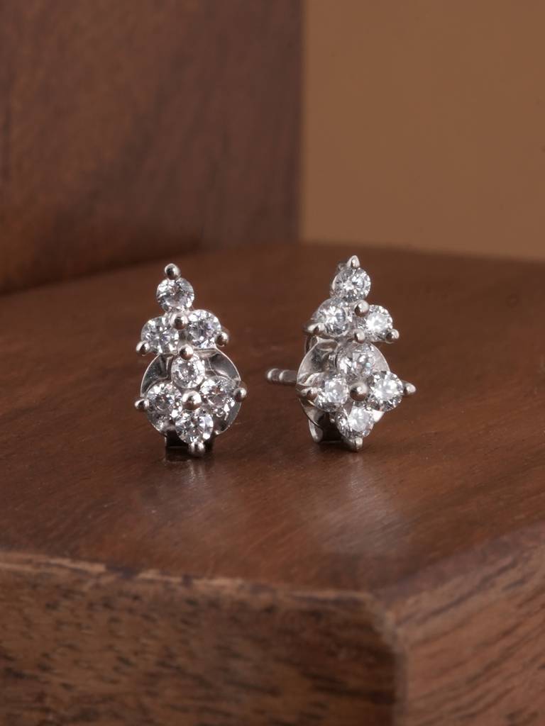 925 Sterling Silver Ice Flower Crystal Studs : SRWER20