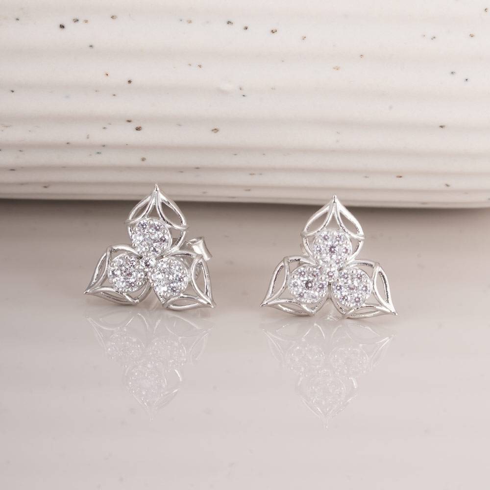 925 Sterling Silver Leaf Stud Earrings : SRWER8