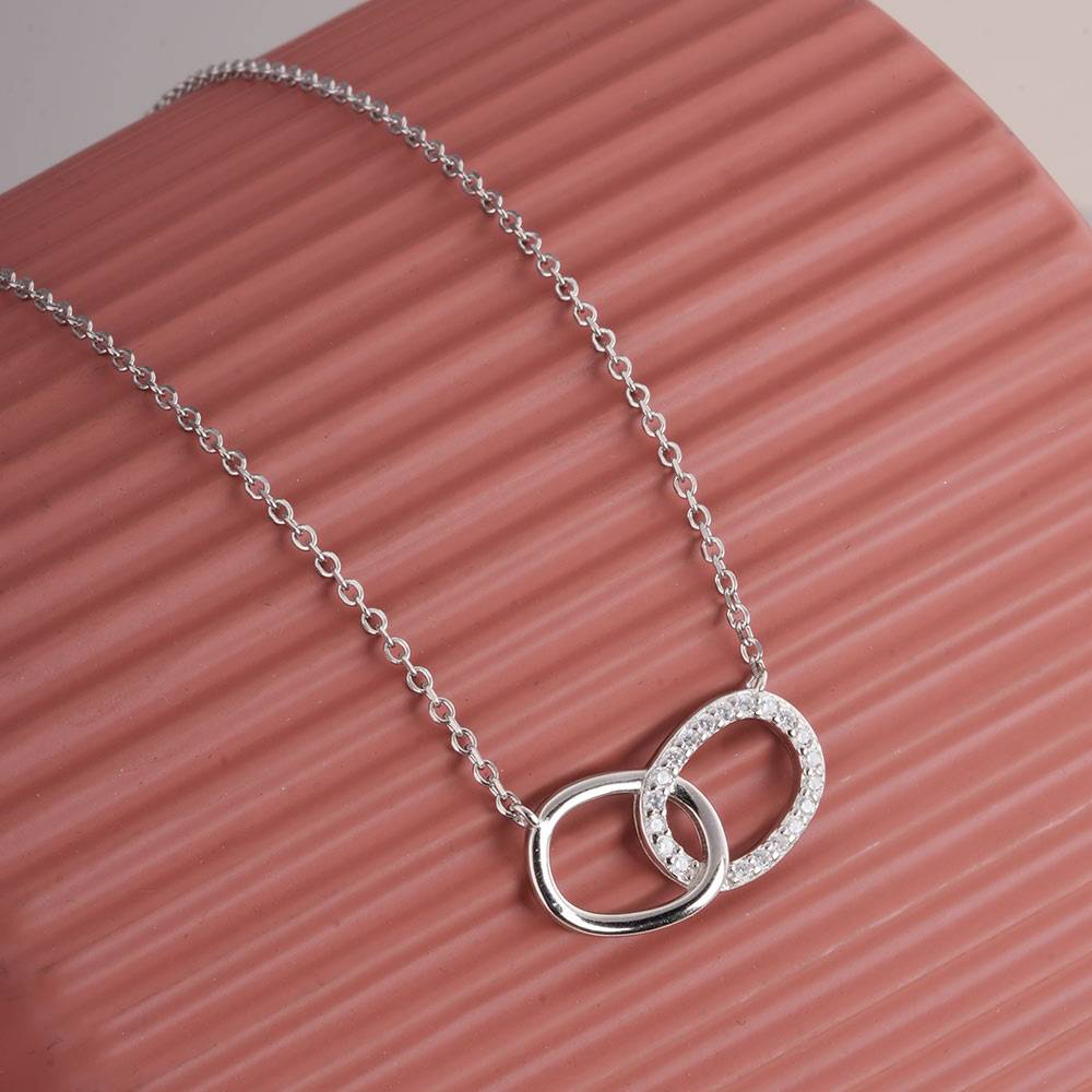925 Sterling Silver Minimalist Linked Circles Necklace : SRWNC16