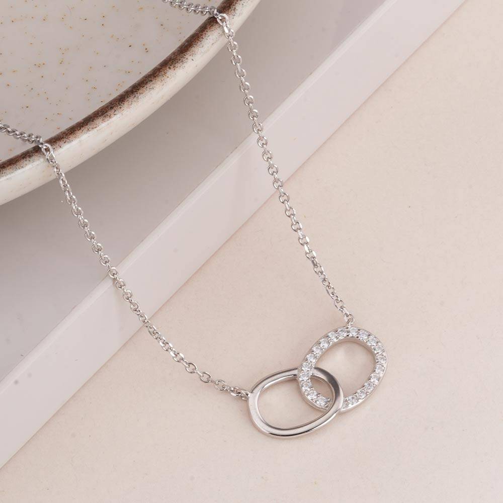 925 Sterling Silver Minimalist Linked Circles Necklace : SRWNC16