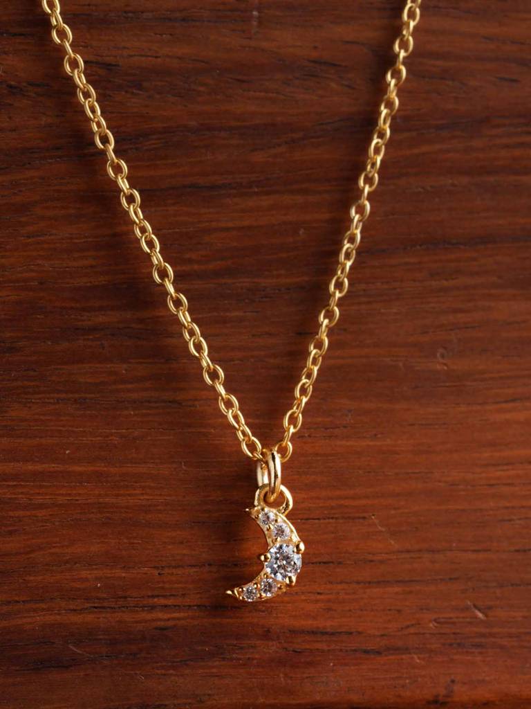 925 Sterling Silver Dreamy Moon Pendant : SRWNC27