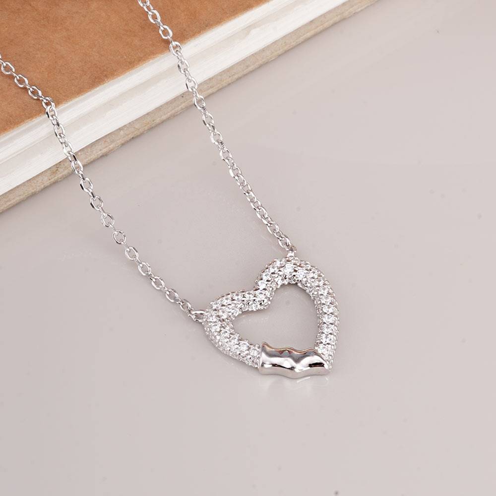 925 Sterling Silver Heart'S Embrace Necklace : SRWNC5