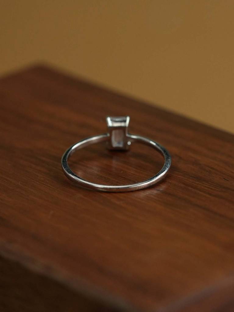 925 Sterling Silver Classic Emerald Cut Ring For Womens : SRWRG351-5