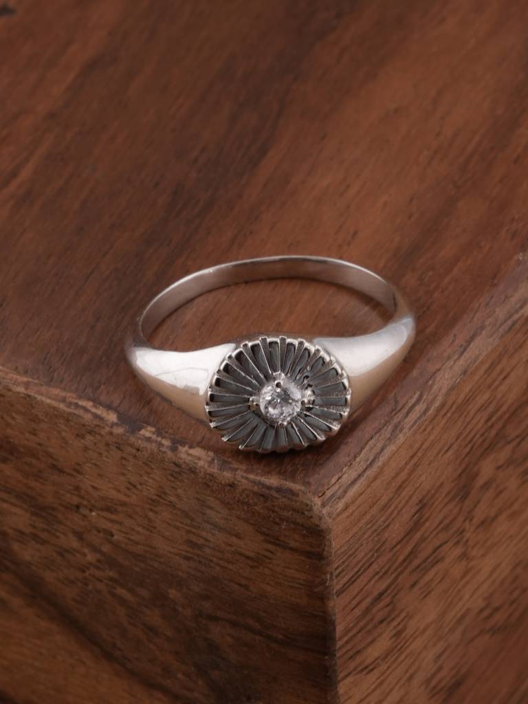 925 Sterling Silver Radiance Studed Ring For Womens : SRWRG380-5