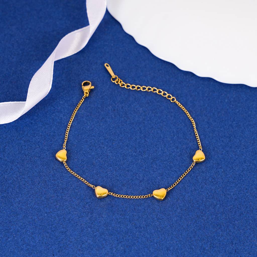 Whispers Of Love Heart Charm Bracelet : SSBR19