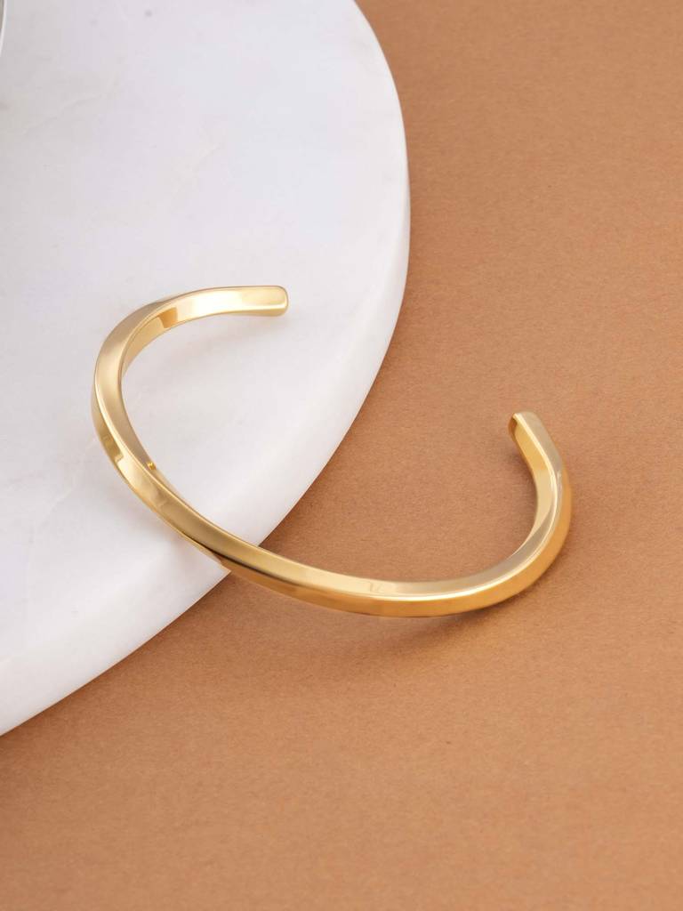 Graceful Curve Cuff Bracelet For Womens - Waterproof & Anti-Tarnish : SSWBR0335