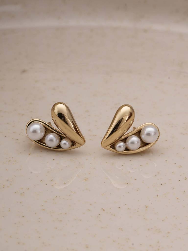 Lustrous Embrace Pearl Earrings For Womens - Waterproof & Anti-Tarnish : SSWER0568