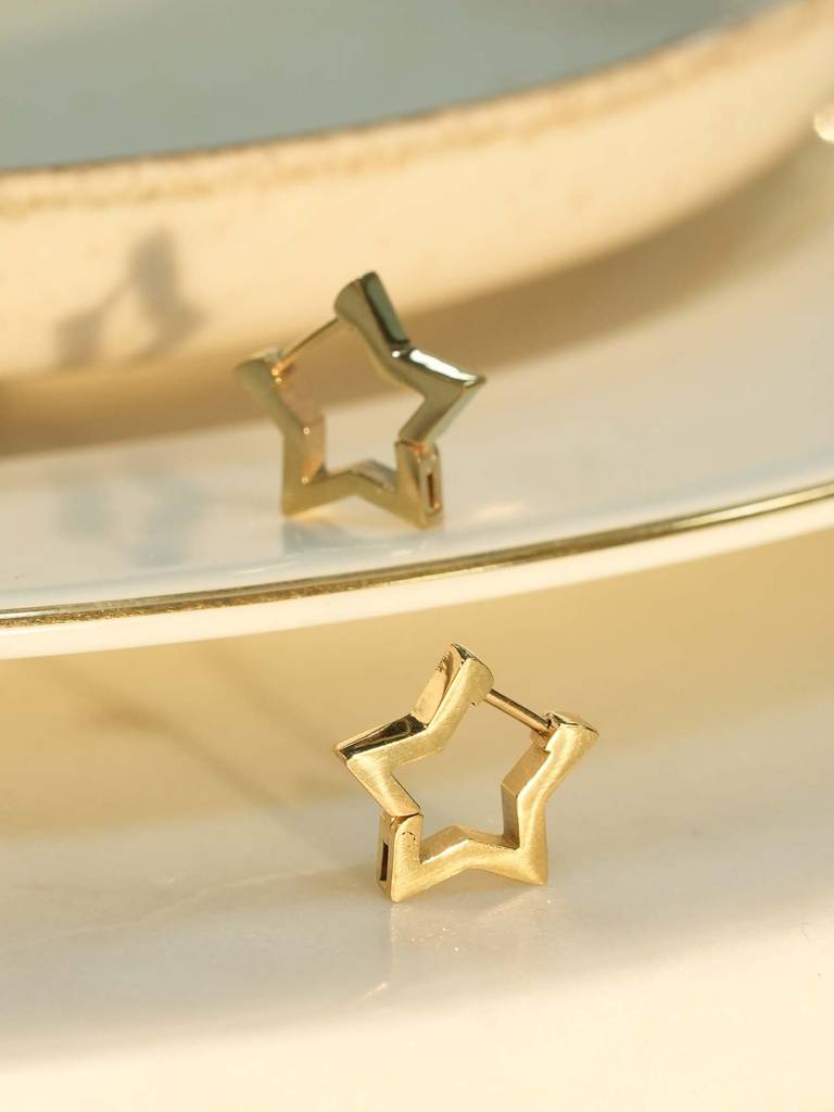 Outline Star Huggie Earrings For Womens - Waterproof & Anti-Tarnish : SSWER0592