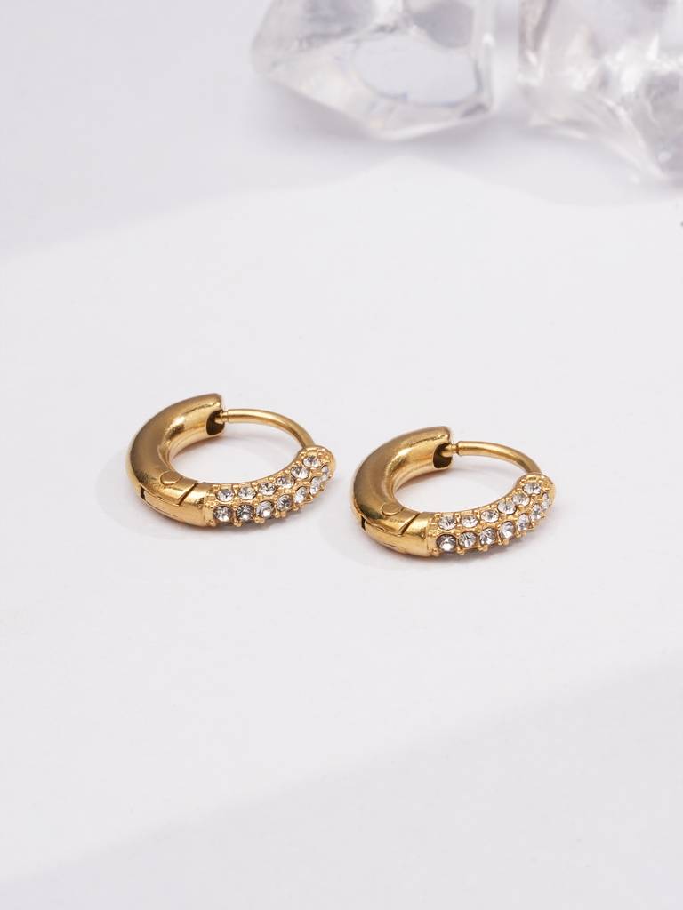 Gemedge Glow Hoops For Women : SSWER0744