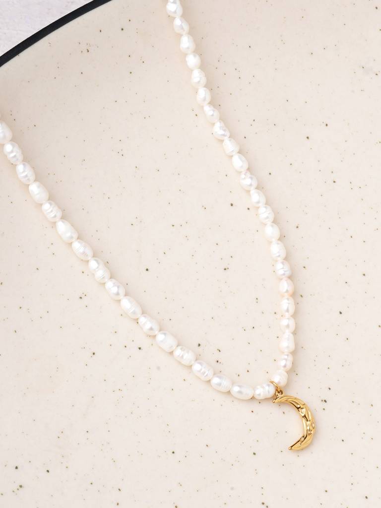 Pearl Beaded Necklace With Curved Horn Pendant For Women : SSWNC0588