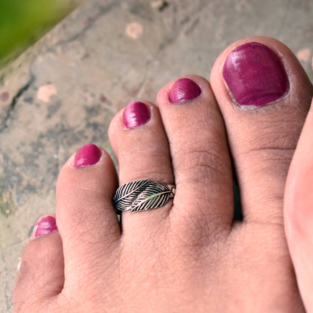 Leaf Motif Adjustable Sterling Silver Toe Ring : STR013