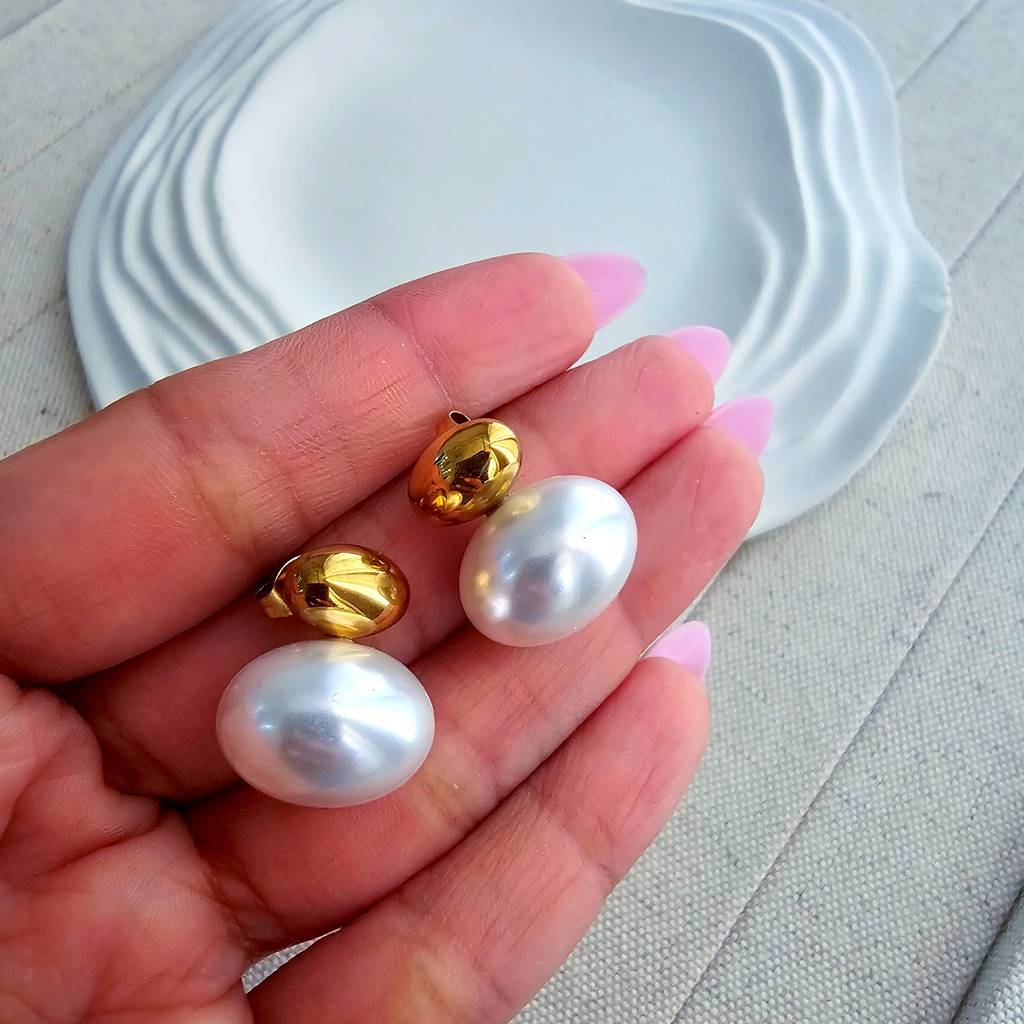 Sasha Pearl Stud Earrings : TAA-9855343788310-EARRING