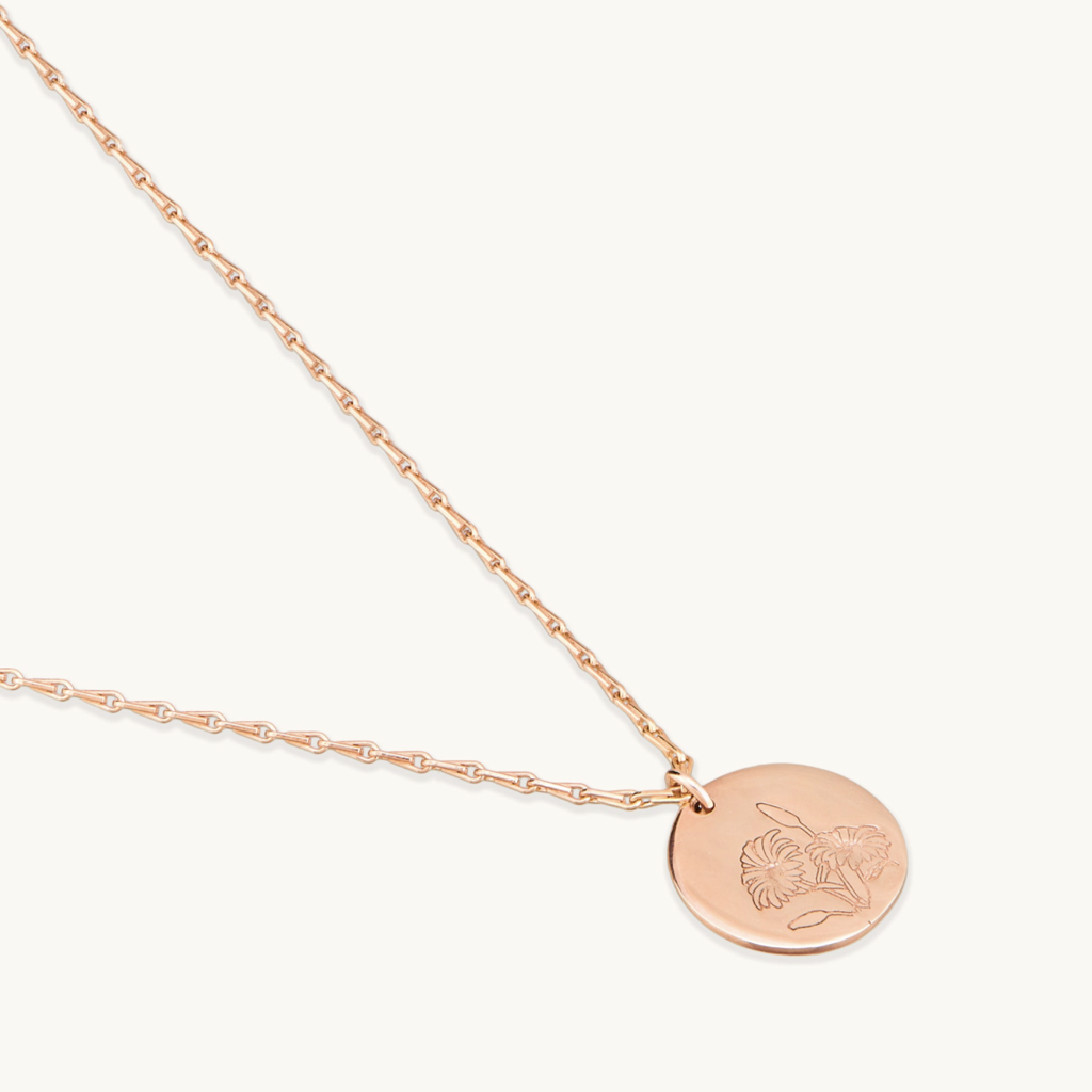 Daisy Medallion Necklace : PENK70