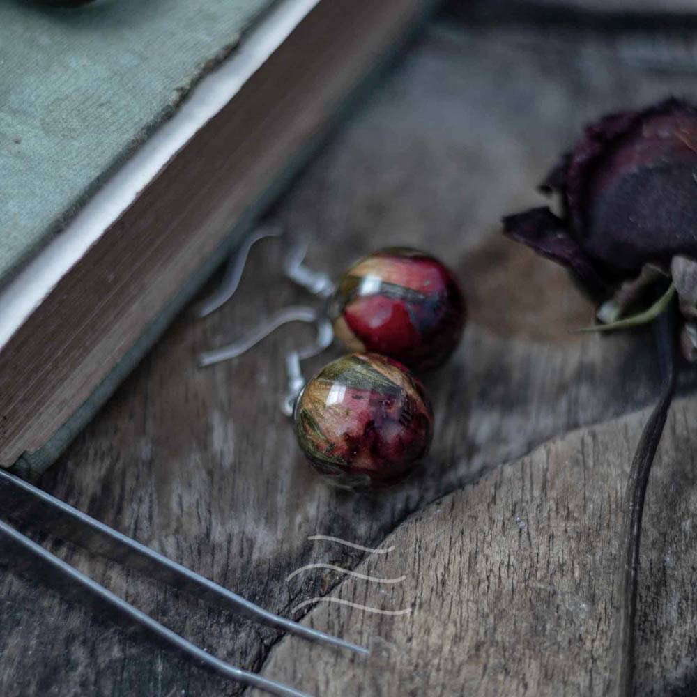 Sonnets Of Love- Roselet Earrings : LA-RR-SOF-E-R