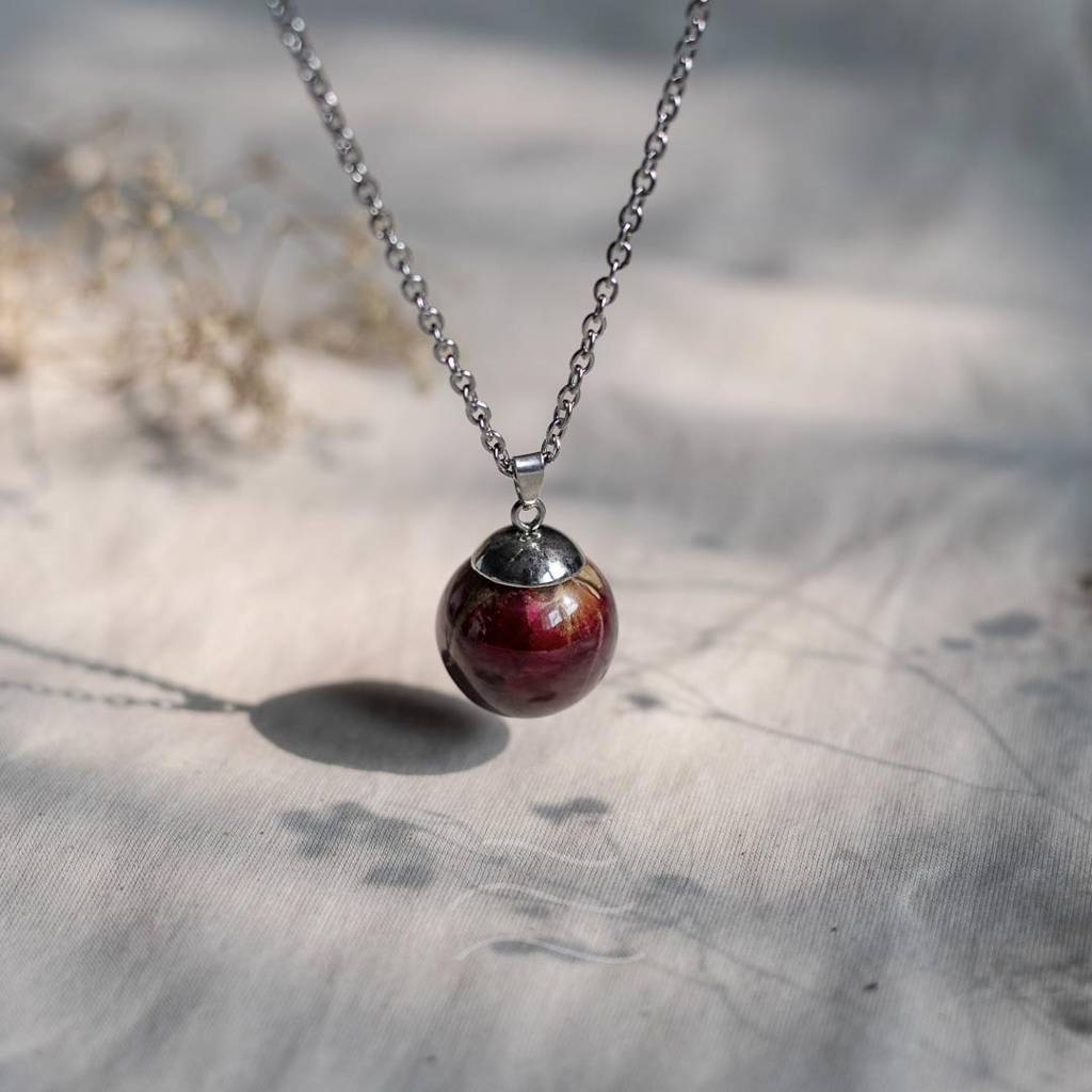 Sonnets Of Love - Roselet Necklace : LA-FF-SOL-01