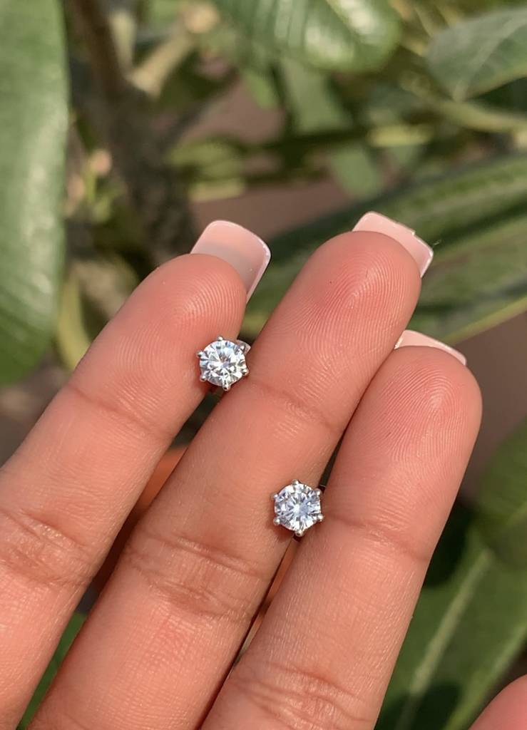 50 Cents Each Solitaire Studs With Premium Screw Backs : TE2164