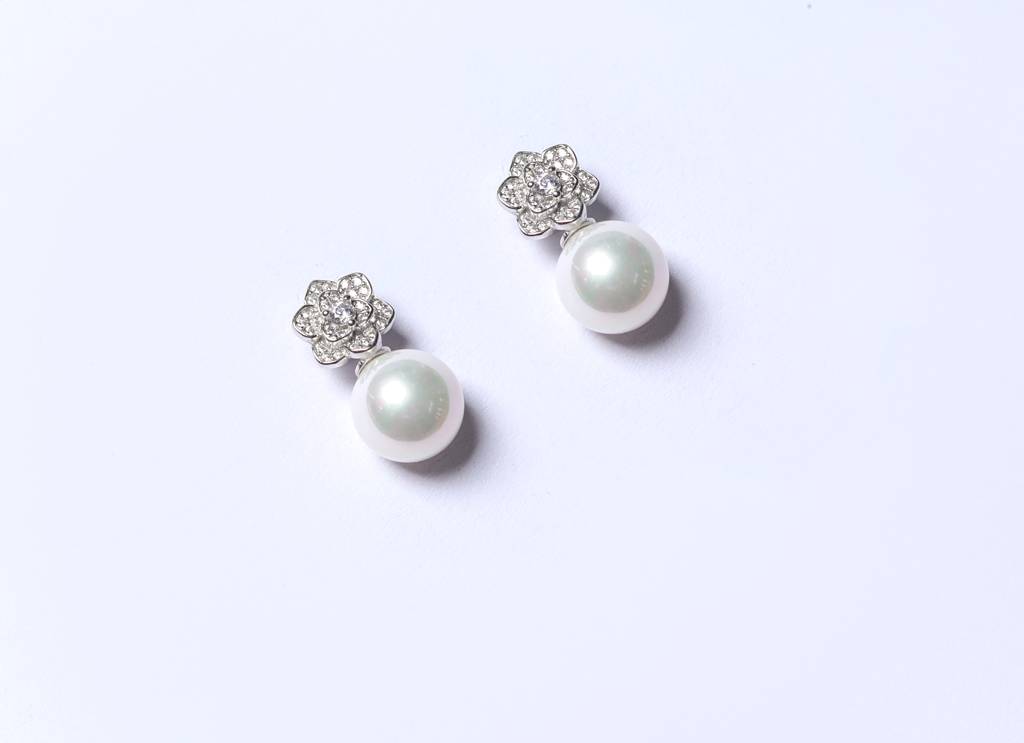 Kylie Fresh Water Pearl Studs : TE2272