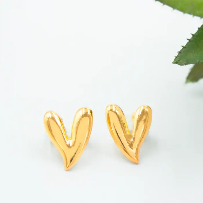 Tfc Heartthrob Gold Plated Stud Earrings : 10253