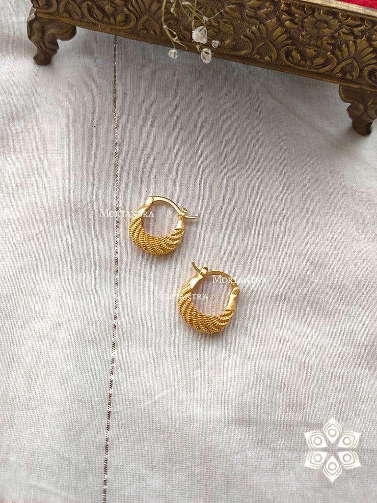 Chunky Raindrop Fashion Earrings Gold Tone with Purple Gradient Chunky Raindrop Fashion Earrings Gold Tone with Purple Gradient