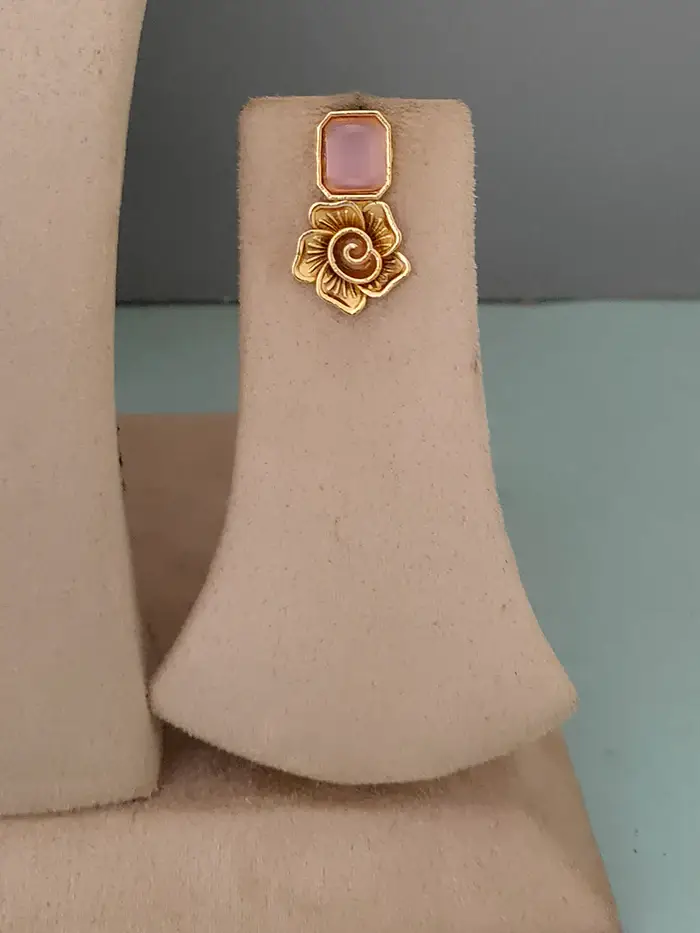 Baby Pink Color Gold Plated Temple Necklace Set - Tmpset121P : TMPSET121P