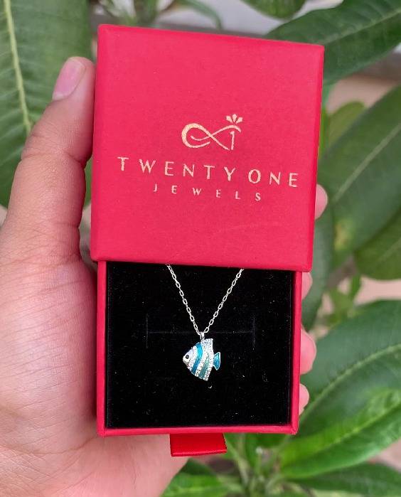 American Diamond Studded Dolla Fish Pendant With Chain On Pure 925 Silver : TP5224