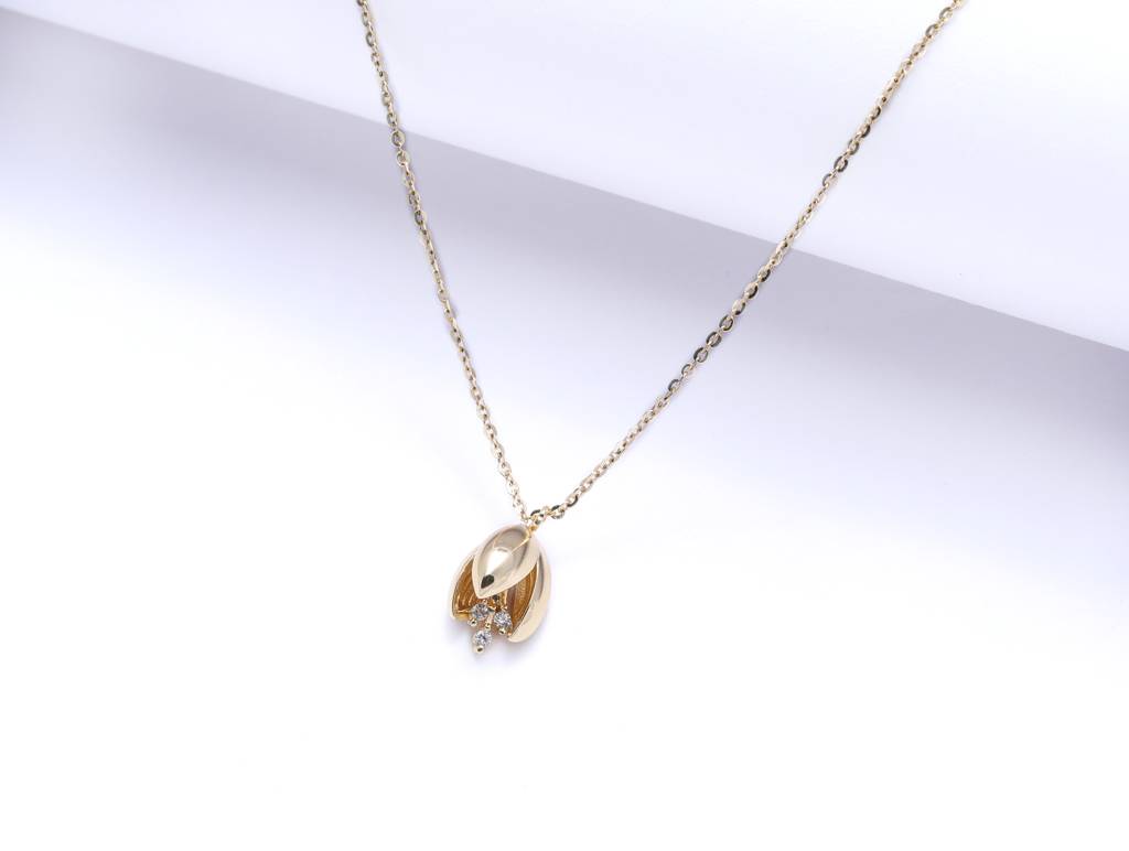 The Bloomingdale Gold Finish Raisa Pendant With Chain : TP5303
