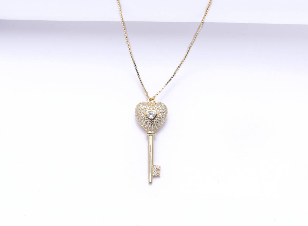 Premium Gold Finish Big Diamond Studded Key To My Heart Pendant With Chain On Pure 925 Silver : TP5314