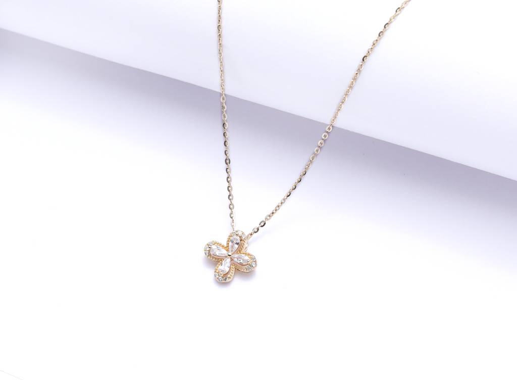 4 Petal Gold Finish Solitaire Misha Pendant With Chain On Pure 925 Silver : TP5315