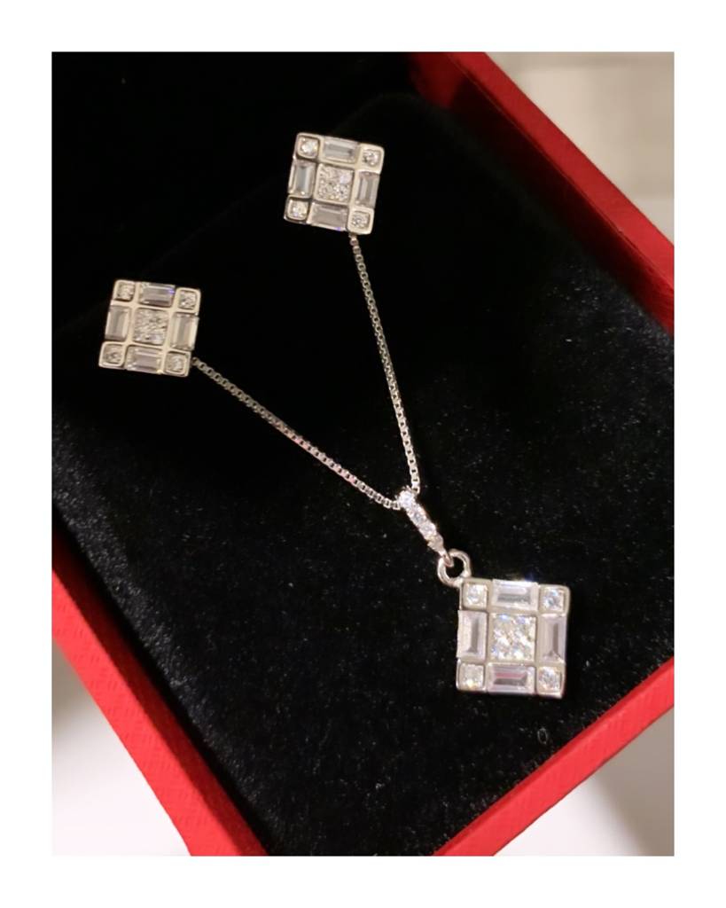 Italian Setting Serra Diamond Pendant Set On Pure 925 Silver : TPS5175