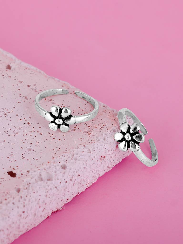 GIVA 925 Sterling Silver Oxidised Silver Flowery Toe Rings