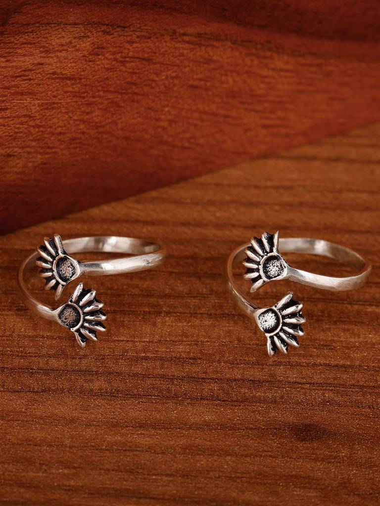 GIVA 925 Sterling Silver Oxidised Silver Floral Bud Toe Rings