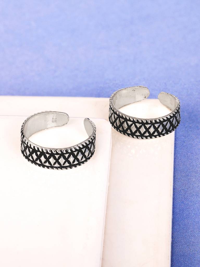 GIVA 925 Sterling Silver Oxidised Silver Black Patterned Toe Rings