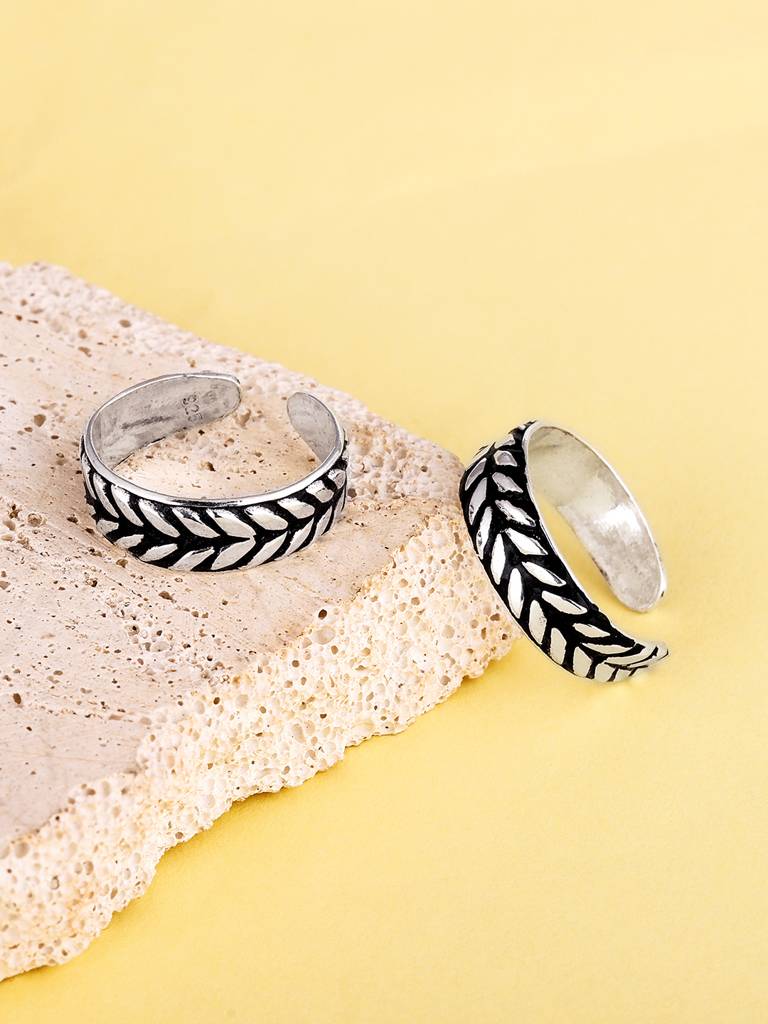GIVA 925 Sterling Silver Oxidised Silver Leafy Toe Ring