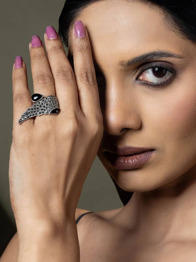 Winged Elegance Oxidised Silver Ring : TSLR5