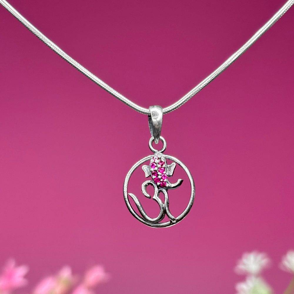 Ganesha Silver Om Pendant : U080SG009N1110